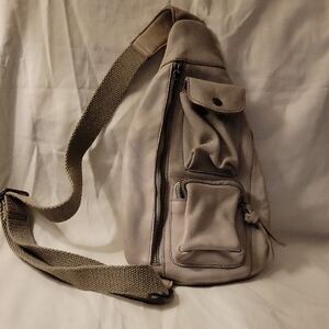 UNISEX leather Free People Bag. The Free Free Sparrow In Grayish Tan Color.